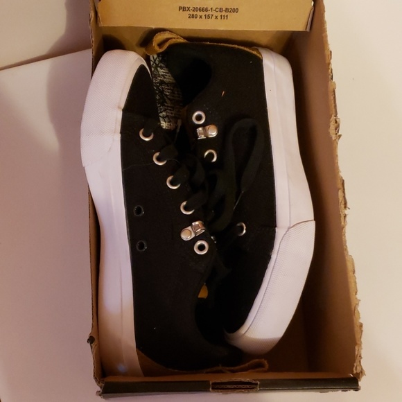 New converse shoes. Men's/kids sz 4.Women's sz 5.5 - Picture 3 of 3